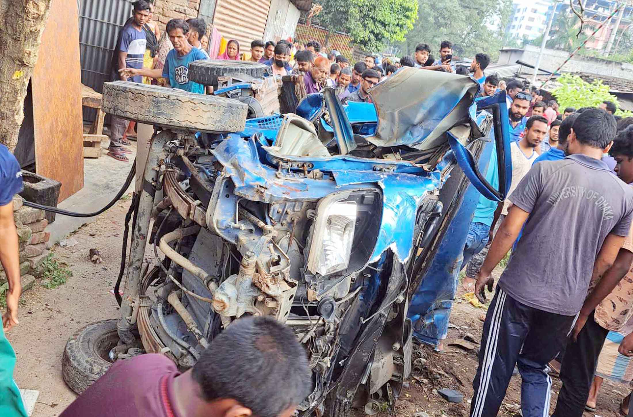 নরসিংদীতে ছেলের সামনে ট্রেনে কাটা পড়ে বাবার মৃতু্য