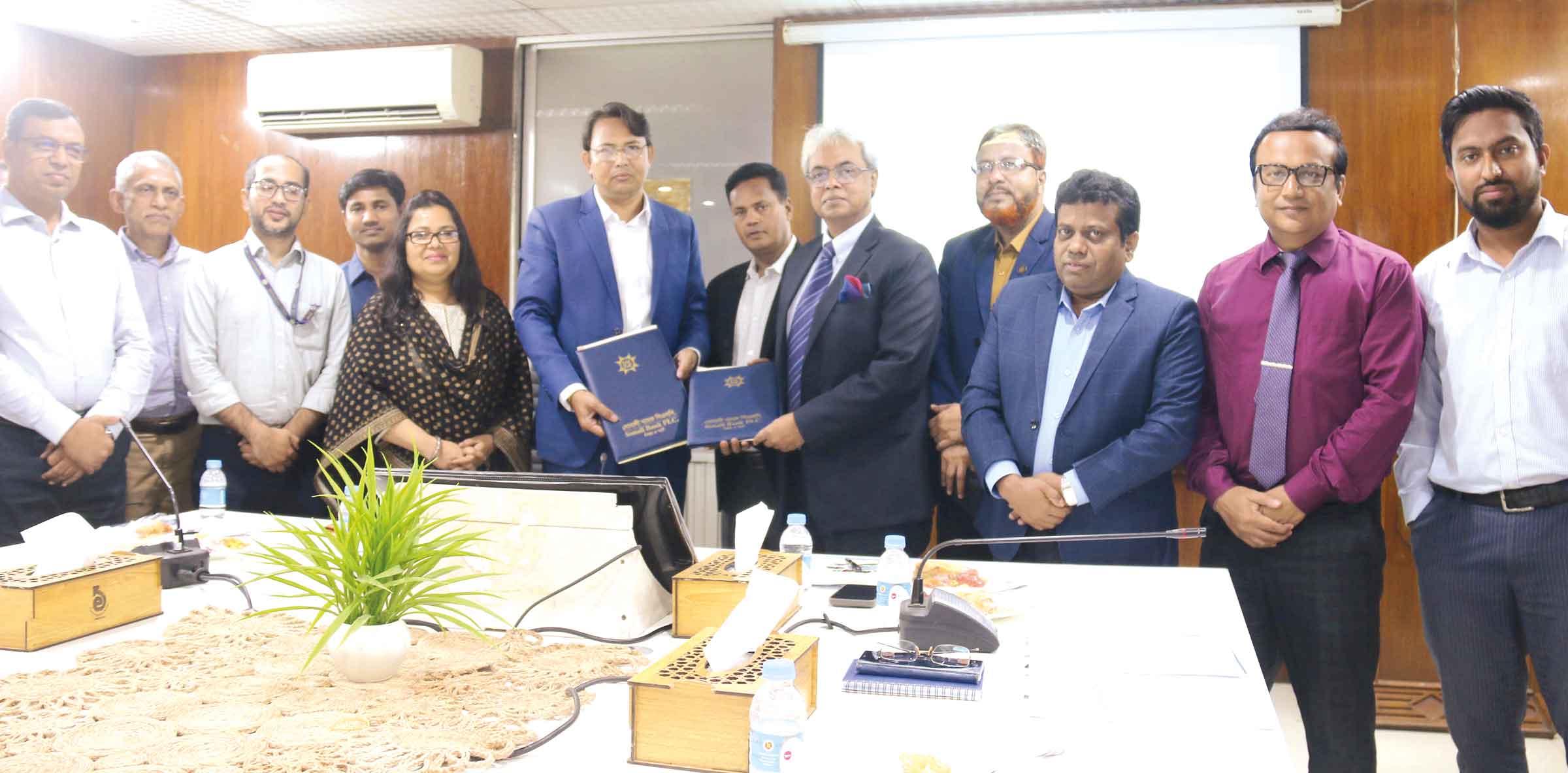 সোনালী ব্যাংক ও রপ্তানি উন্নয়ন বু্যরোর মধ্যে চুক্তি