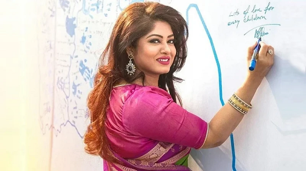 ‘রাজনীতি করতে চাই’ বললেন মৌসুমী