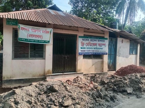 দাগনভুইয়ায় ইউপি চেয়ারম্যান স্বপনের  নির্দেশে পাঞ্জেগানা মসজিদ গুড়িয়ে দিয়েছে সন্ত্রাসীরা
