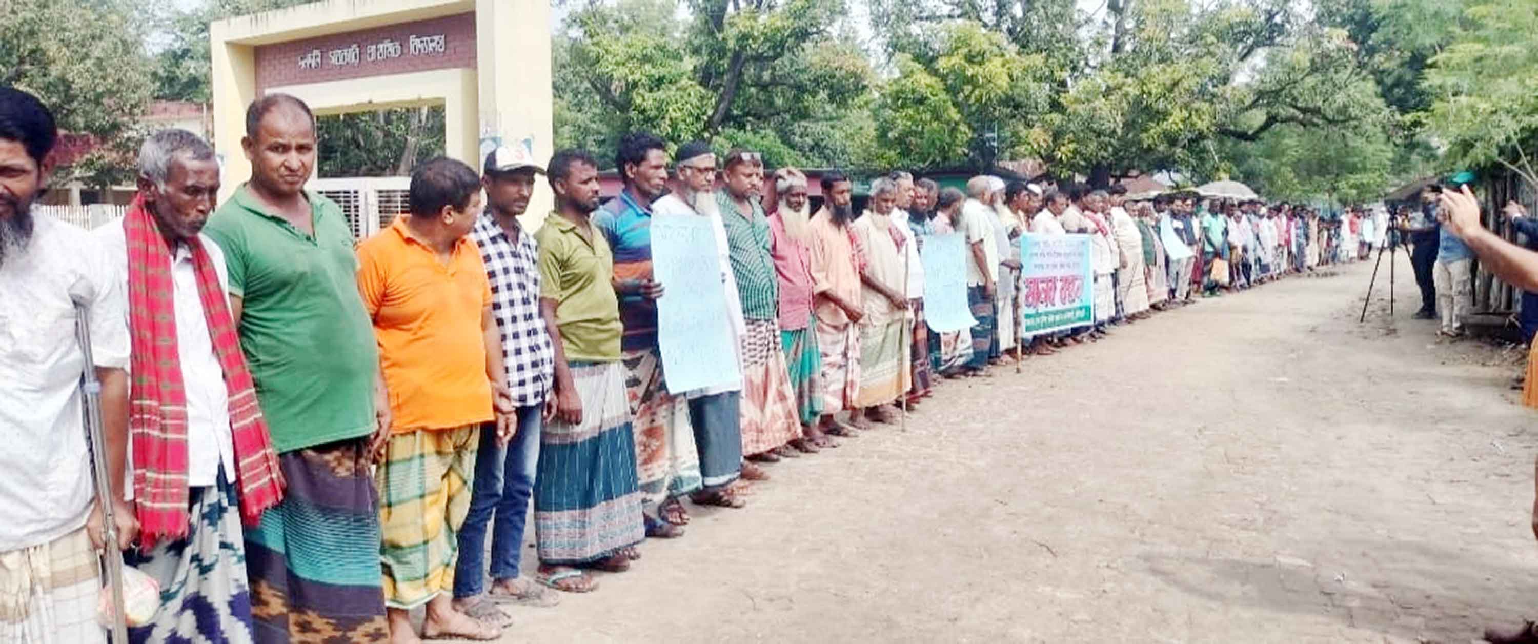 ভোলাহাটে সহস্রাধিক বিঘা জমির ফসল উৎপাদন অনিশ্চিতের পথে