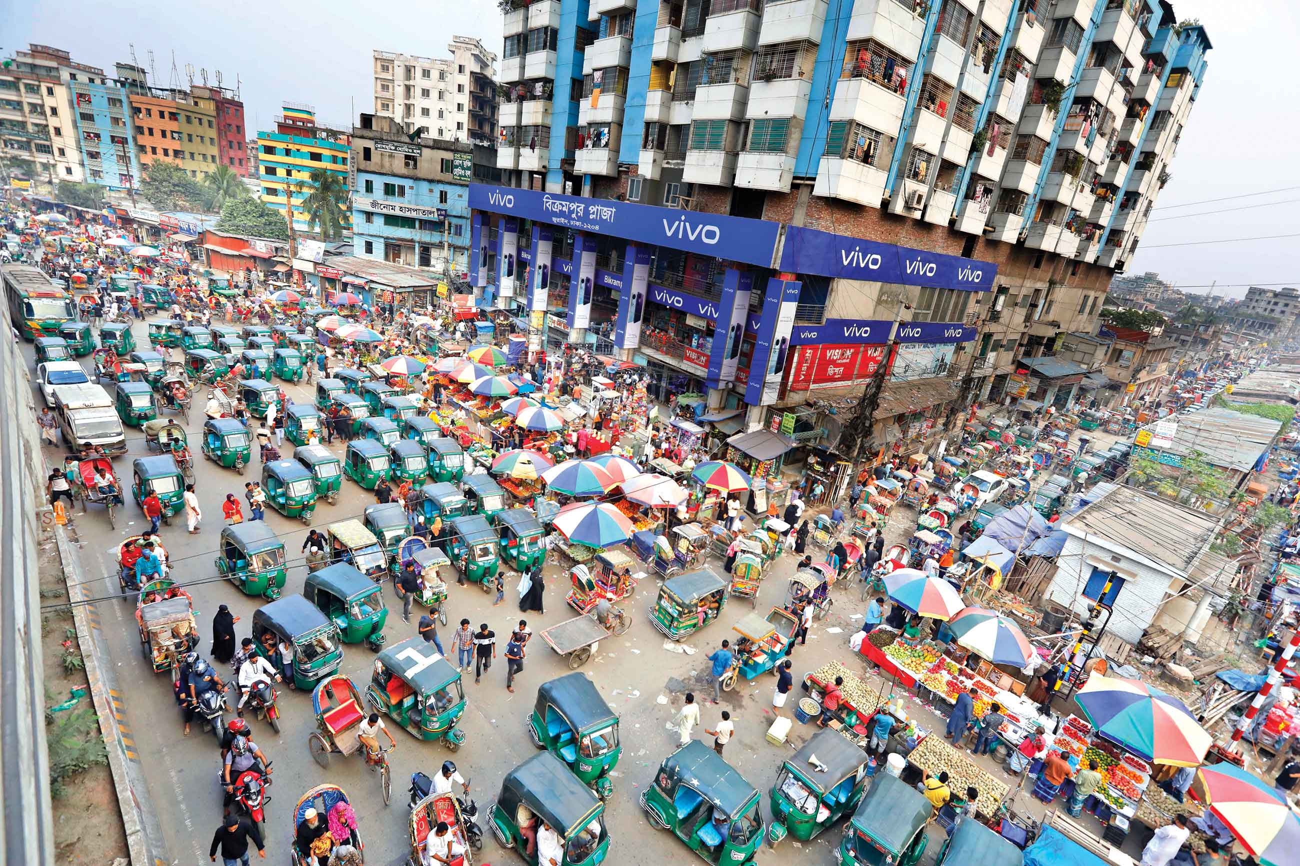 বিশৃঙ্খল রাজধানীর সড়ক আইন মানছে না কেউ