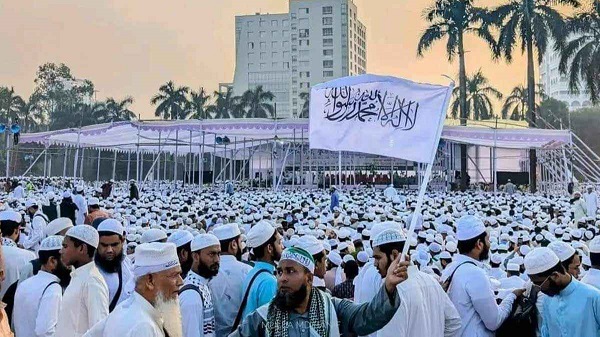 সোহরাওয়ার্দী উদ্যানে ওলামা-মাশায়েখ ও  শিক্ষার্থীদের ঢল