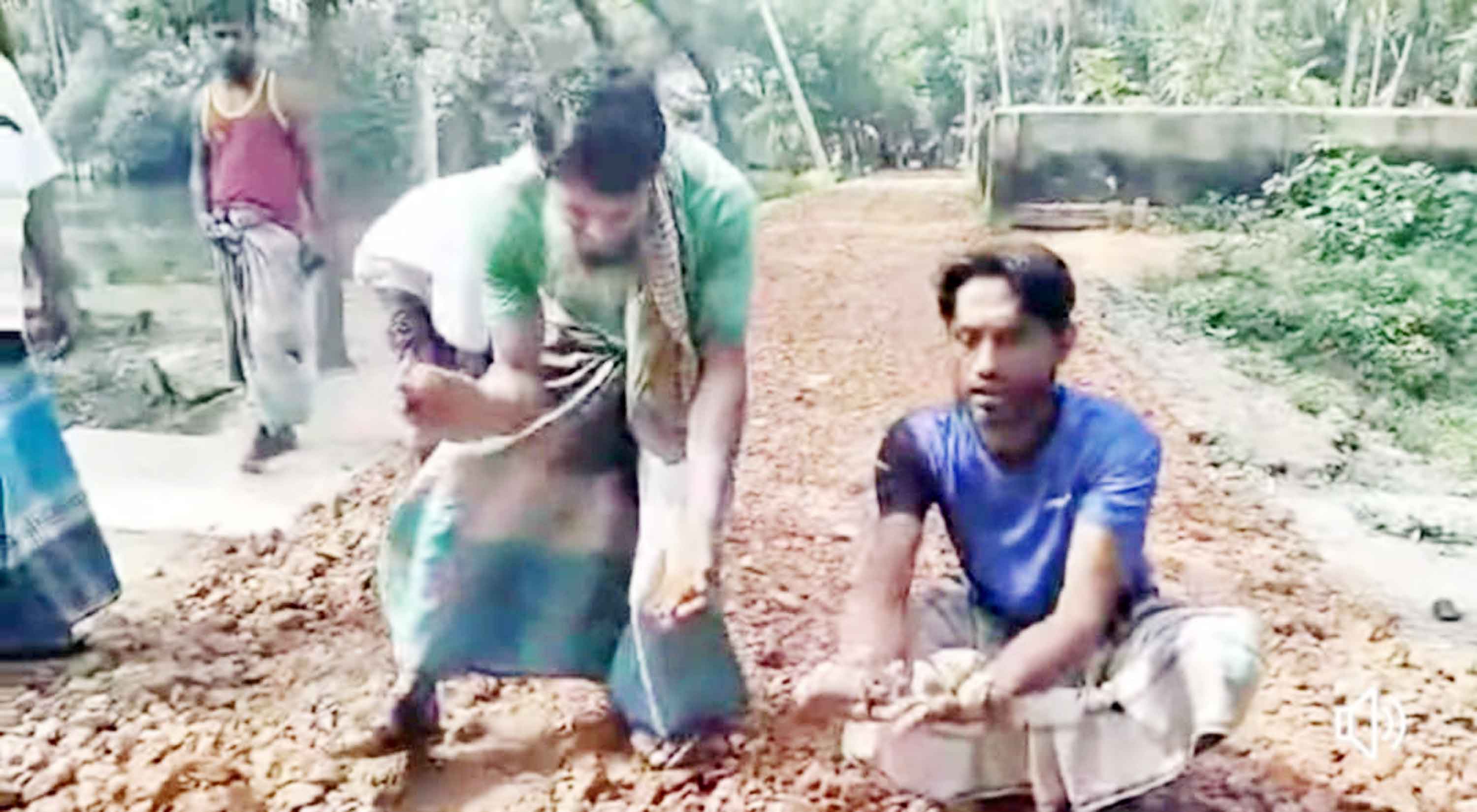 চৌদ্দগ্রামে সড়ক নির্মাণে নিম্নমানের সামগ্রী, এলাকাবাসীর বিক্ষোভ