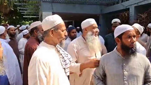 প্রেসক্লাবের সামনে সাদপন্থীদের অবস্থান