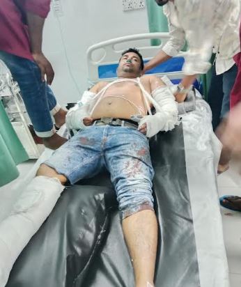 ফরিদপুরে পদ্মা নদী থেকে বালু উত্তোলন নিয়ে বিএনপির দুই পক্ষের সংঘর্ষ, আহত ৩