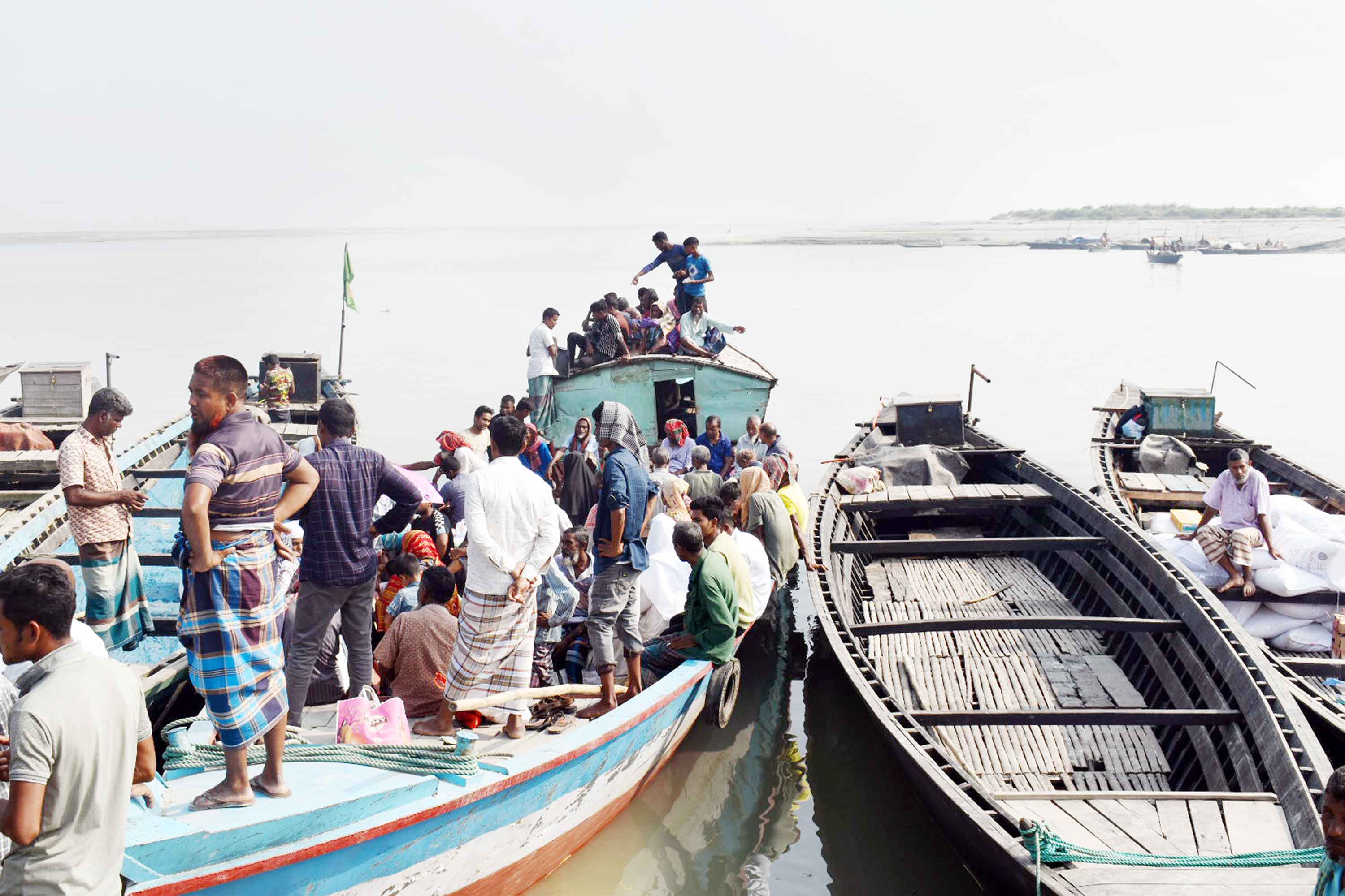 হয়রানি ও ভোগান্তির আরেক নাম সারিয়াকান্দি-মাদারগঞ্জ নৌ-ঘাট