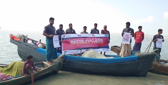 জীবাশ্ম জ্বালানির প্রতিবাদে বলেশ্বর নদে অর্ধশত নৌকায় জেলেদের বিক্ষোভ 