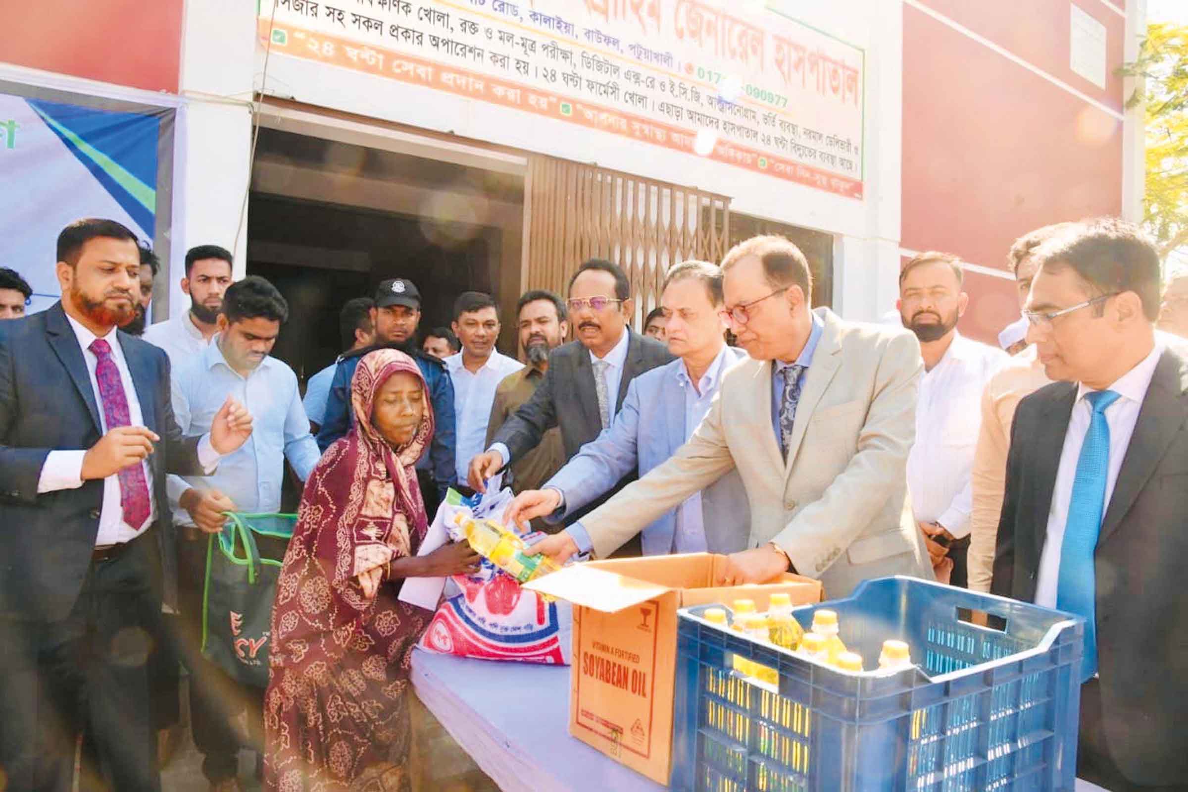 মার্কেন্টাইল ব্যাংকের খাদ্যসামগ্রী বিতরণ