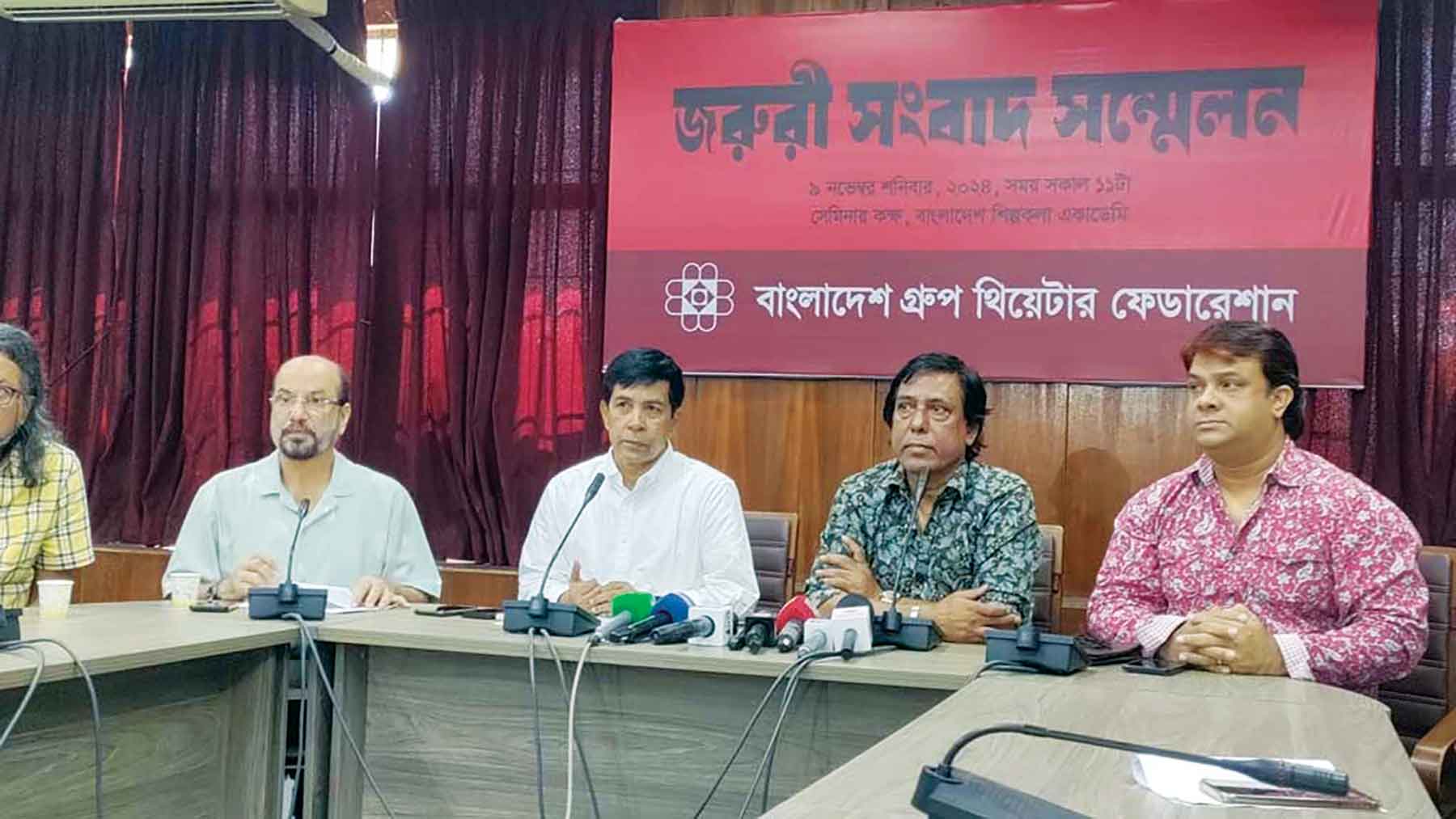 নাট্যকর্মীদের পরিচয় স্পষ্ট হামলাকারী কারা?