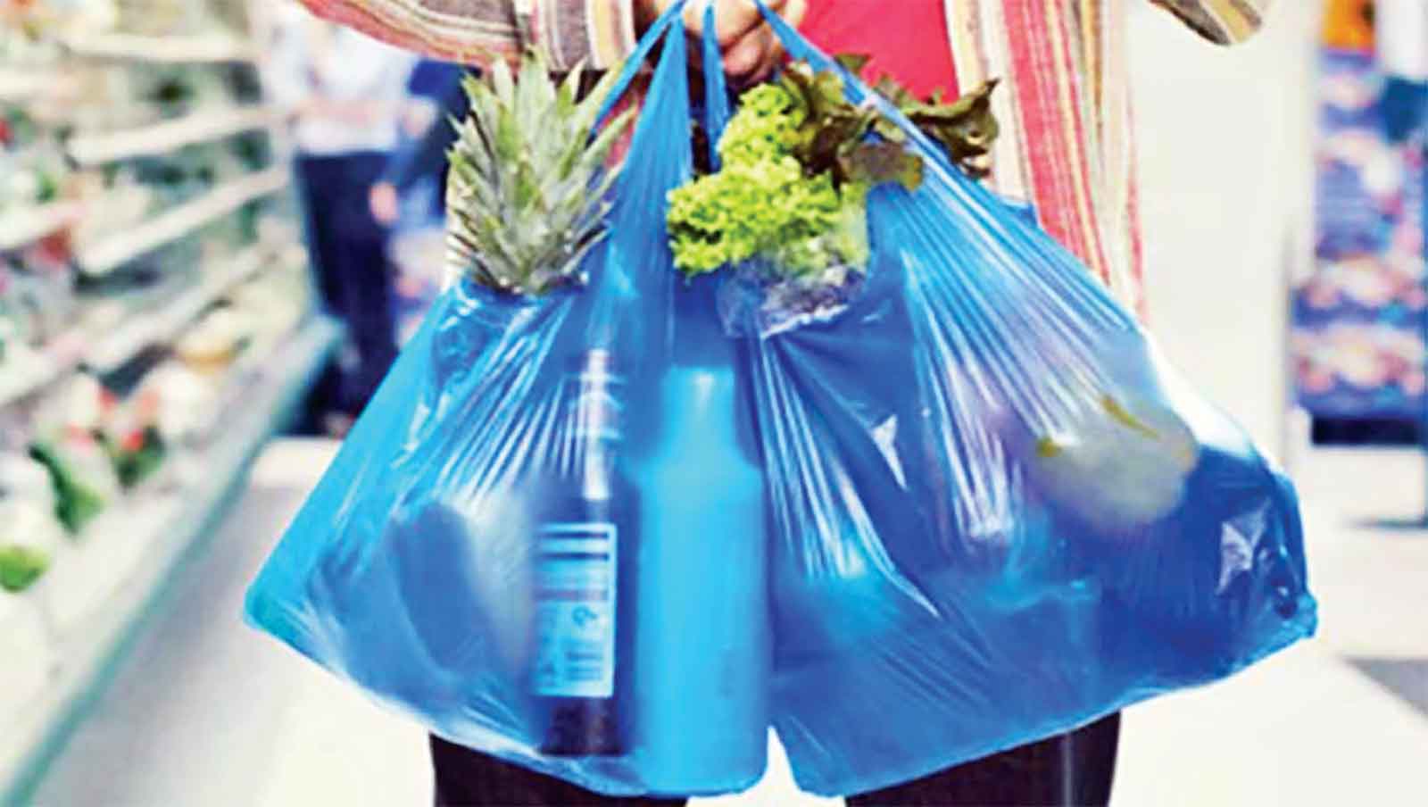 কারখানার বাইরে তালা ভেতরে পলিথিন তৈরি