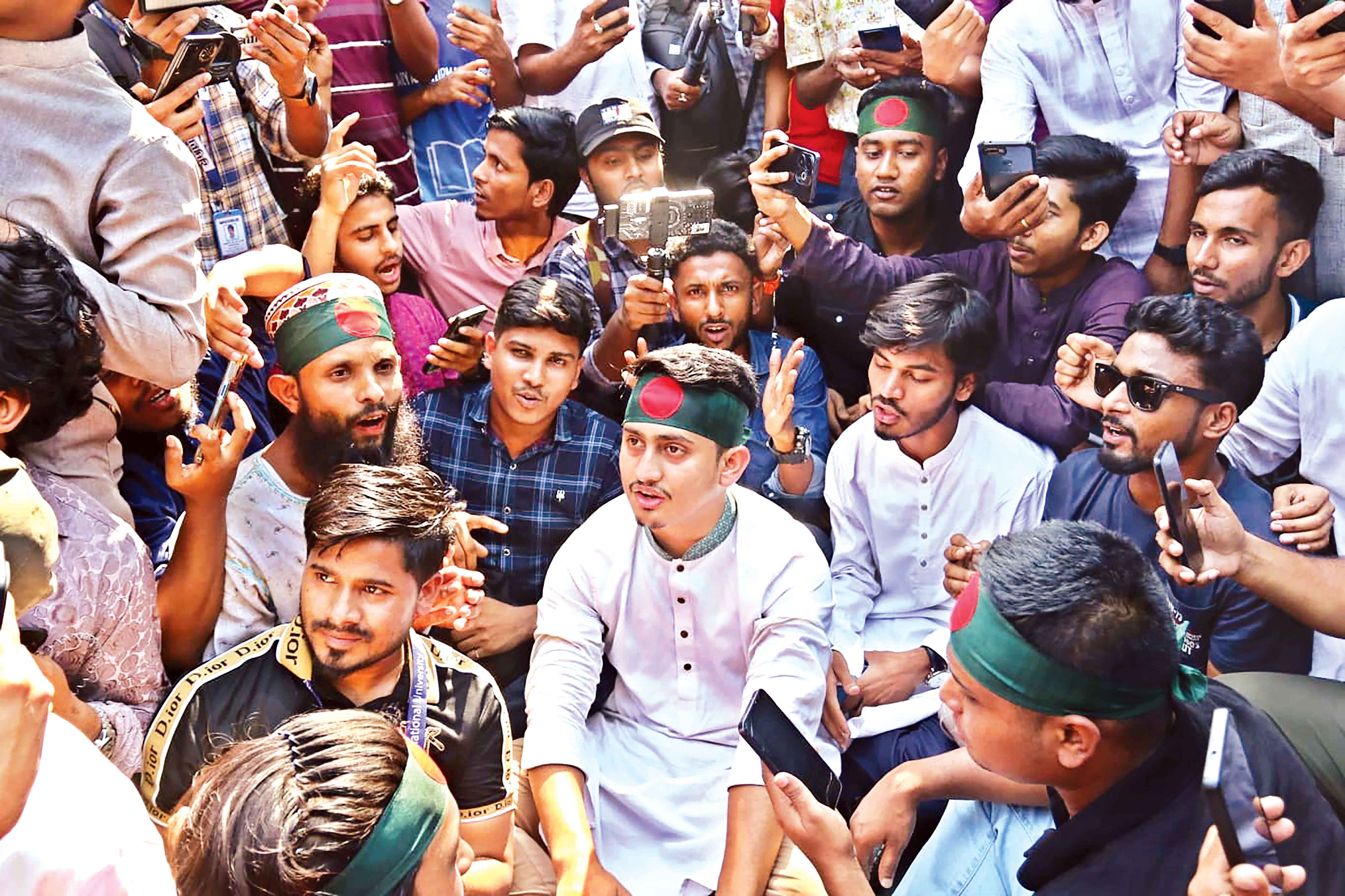 বিচারের আগে আওয়ামী লীগকে রাজনীতি করতে দেওয়া হবে না
