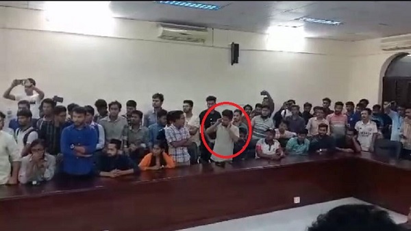 কান ধরে মাফ চাইলেন জবি সমন্বয়ক নূর নবী