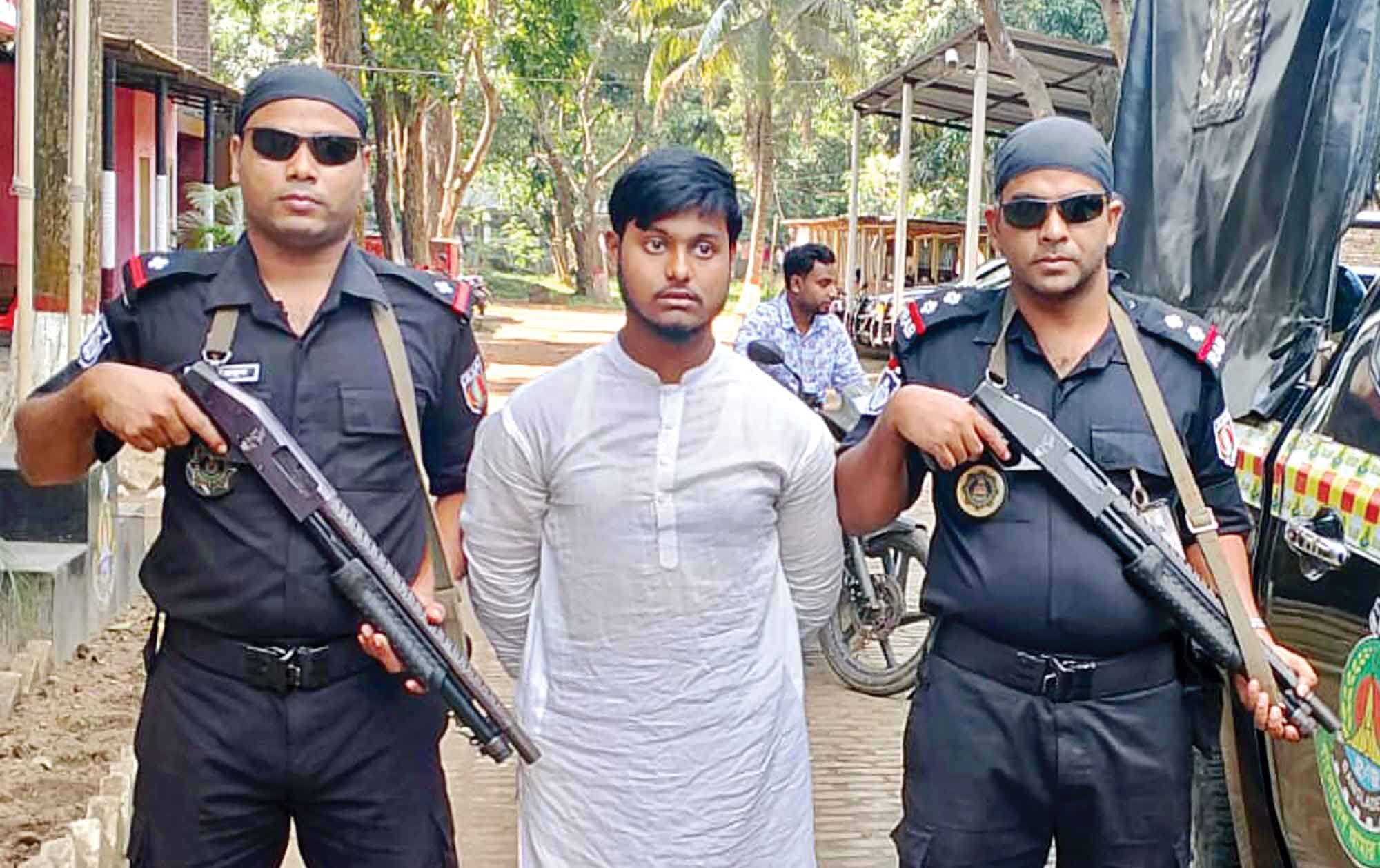 মাকে হত্যা করে লাশ ডিপ ফ্রিজে রাখে ছেলেটি র্:যাব