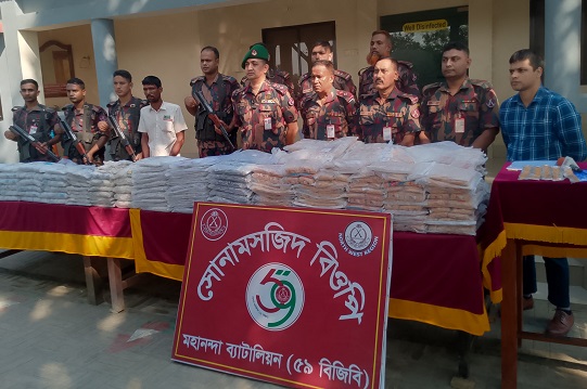 চাঁপাইনবাবগঞ্জে ৮ কোটি টাকার অলংকার উদ্ধার, ট্রাকচালক আটক
