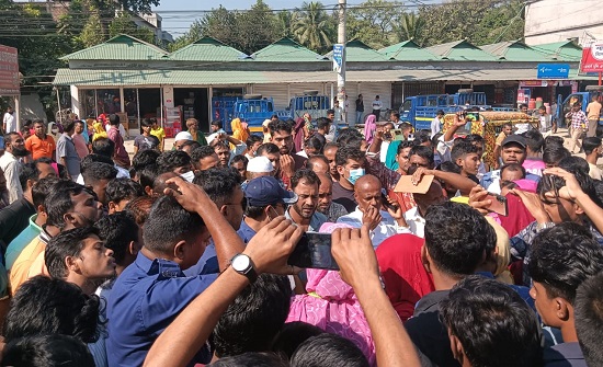 গাজীপুরে দুই কারখানা শ্রমিকদের মহাসড়ক অবরোধ প্রত্যাহার