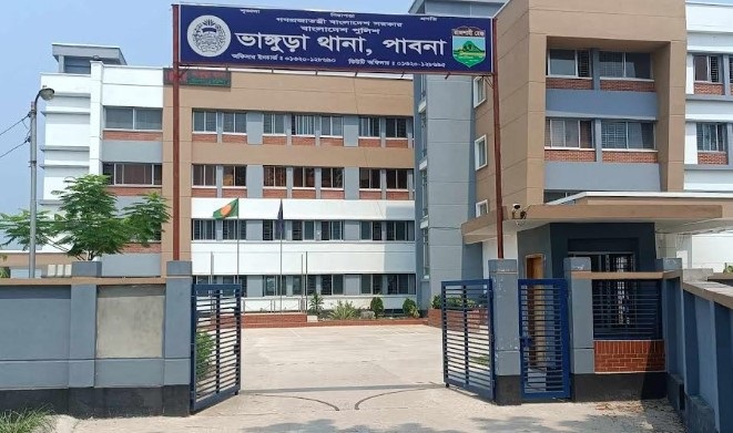 ভাঙ্গুড়ায় ব্যবসায়ীর ৭ লাখ টাকা ছিনতাই