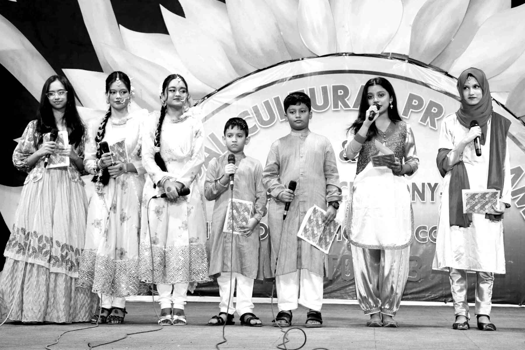 মাইলস্টোন স্কুল অ্যান্ড কলেজে বর্ণাঢ্য সাংস্কৃতিক ও পুরস্কার বিতরণী