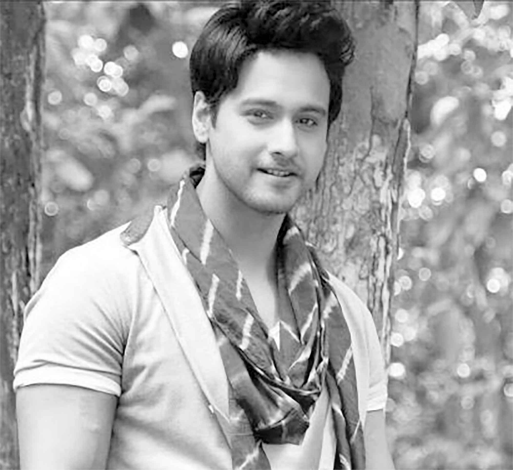 বিরতির পর ছোট পর্দায় ফিরছেন যশ