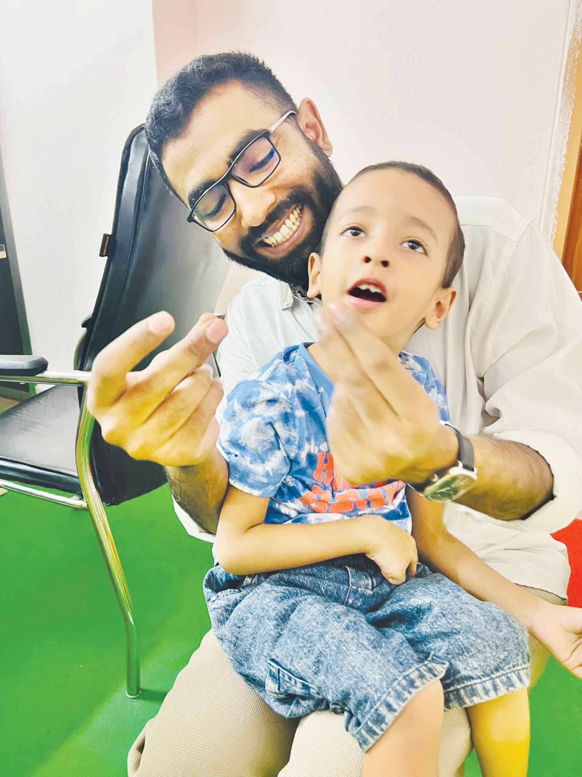 বিশেষ চাহিদাসম্পন্ন শিশুদের সেবায় কাজ
