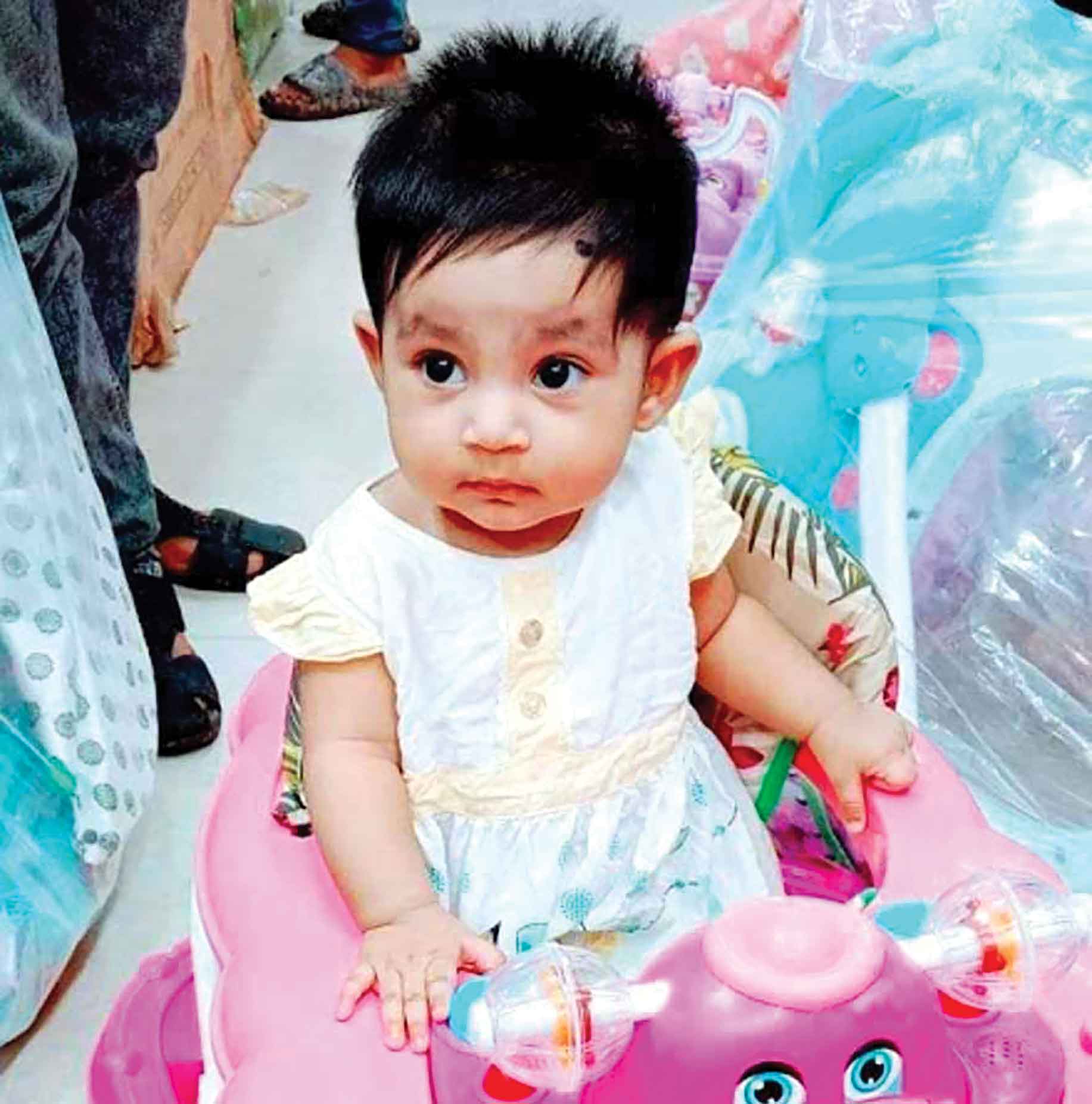 মালামালসহ ফুটফুটে শিশুটিকেও নিয়ে গেছে ডাকাতরা