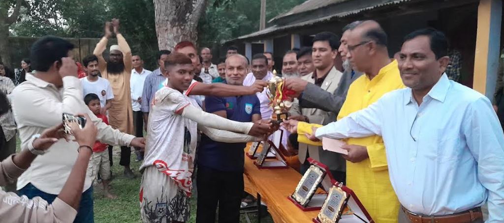 পীরগঞ্জে ফুটবল টুর্নামেন্টের ফাইনাল খেলা অনুষ্ঠিত