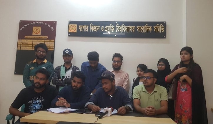 প্রায় এক মাস বন্ধ ক্লাস পরীক্ষা, সেশনজটের আশঙ্কা 