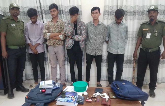 পবিপ্রবিতে আবারও ৫ বহিরাগত মাদকসেবী আটক