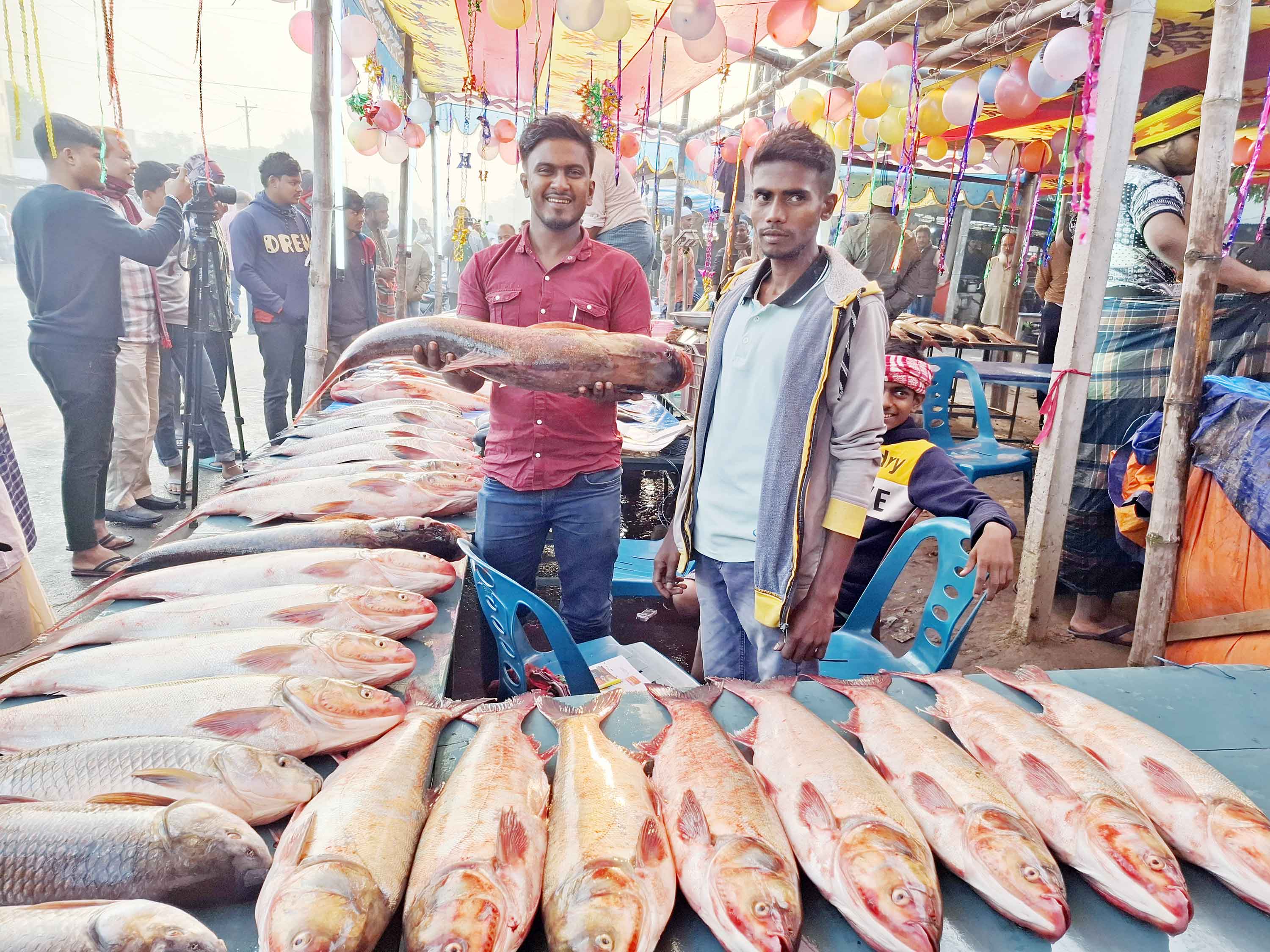 বাংলার ঐতিহ্য ধরে রাখতে চলছে নবান্ন উৎসব
