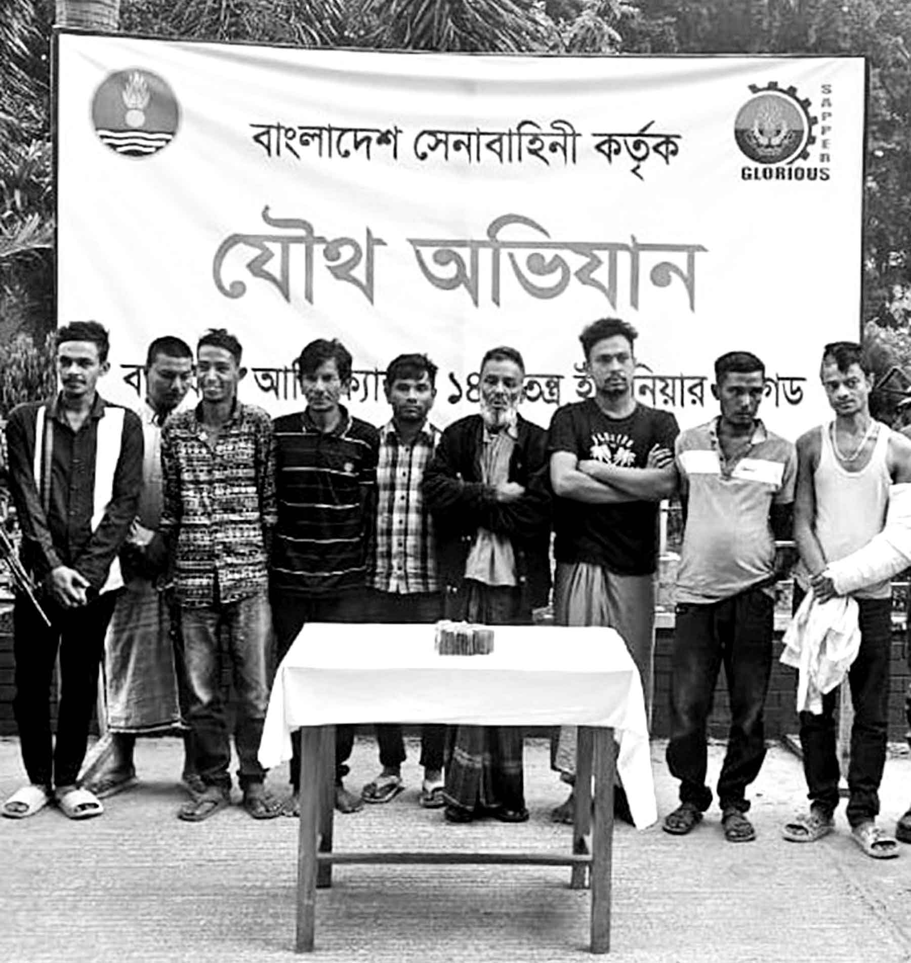 কড়াইল বস্তি এলাকায় যৌথবাহিনীর অভিযান, ৯ জন গ্রেপ্তার