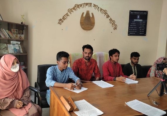 শহীদদের উৎসর্গ করা হচ্ছে চবি আবৃত্তি সংসদের কর্মশালা
