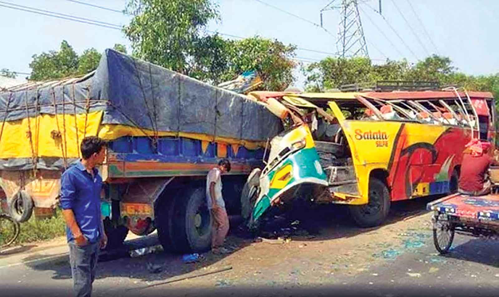 টাঙ্গাইলে বাস-পিকআপ সংঘর্ষে ৪ জন নিহত