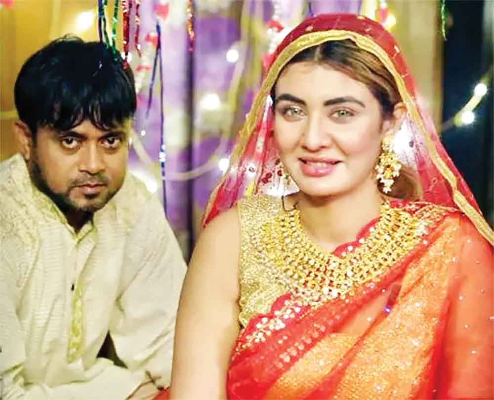 আ.খ.ম হাসানের নতুন নাটক 'ফরেন বউ'