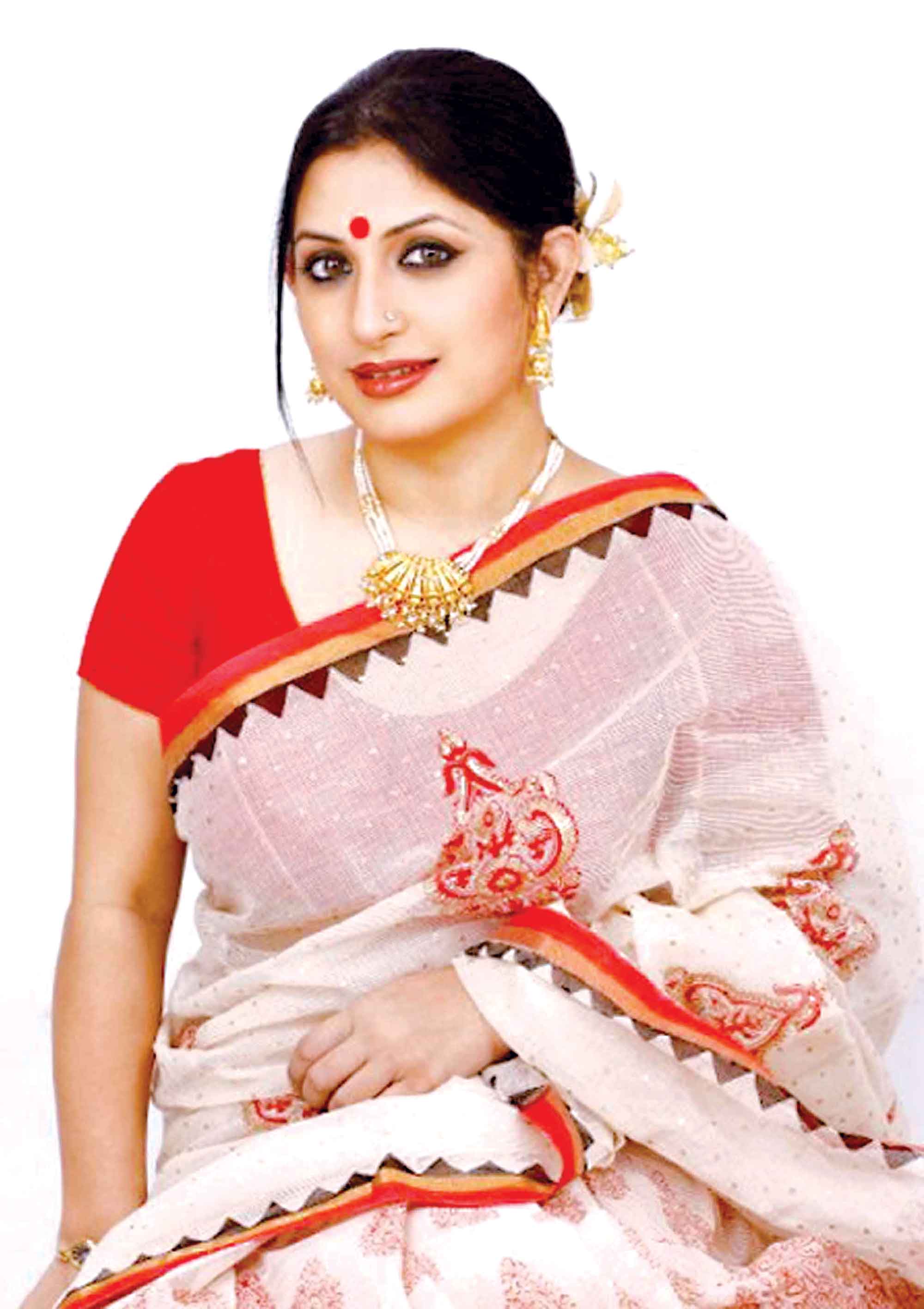 এখন মঞ্চেই বেশি স্বাচ্ছন্দ্যবোধ করি