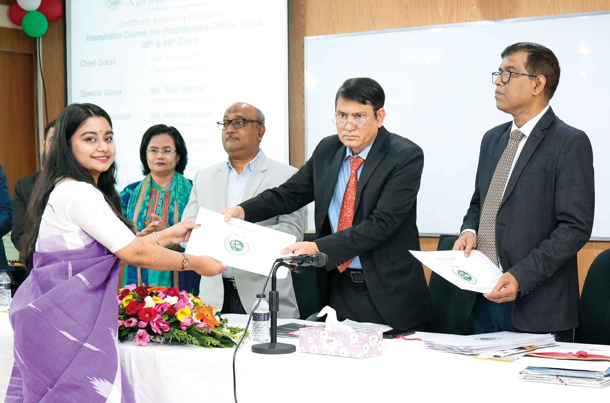 অগ্রণী ব্যাংকে ফাউন্ডেশন কোর্সের প্রশিক্ষণার্থীদের সনদপত্র বিতরণ