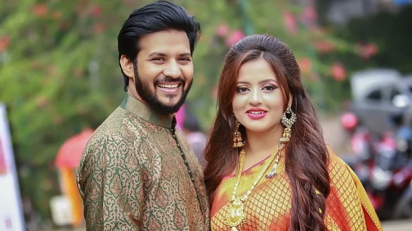 স্ত্রী-সন্তান রেখে পরকীয়া প্রেমিকের ঘরে নীরব...