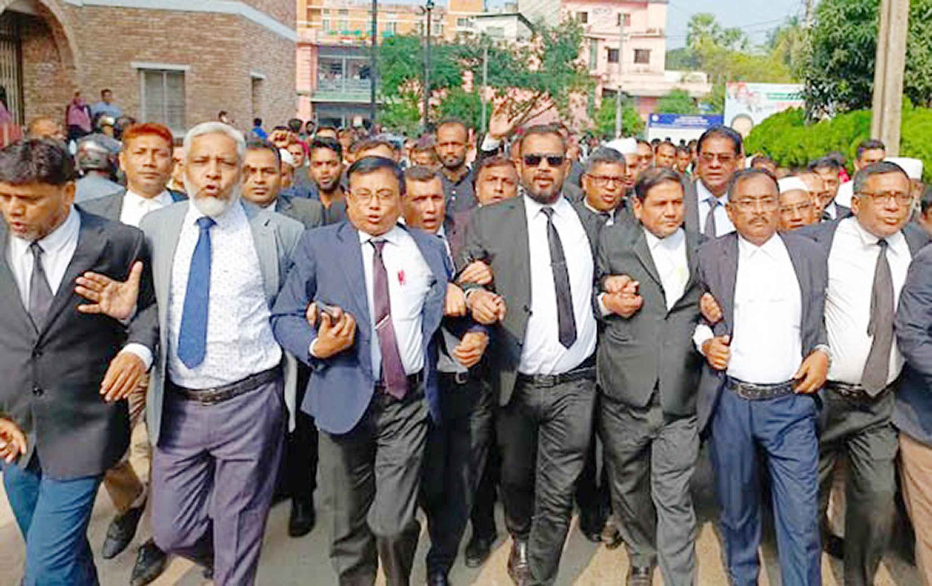 আইনজীবী হত্যার বিচার দাবিতে বিক্ষোভ