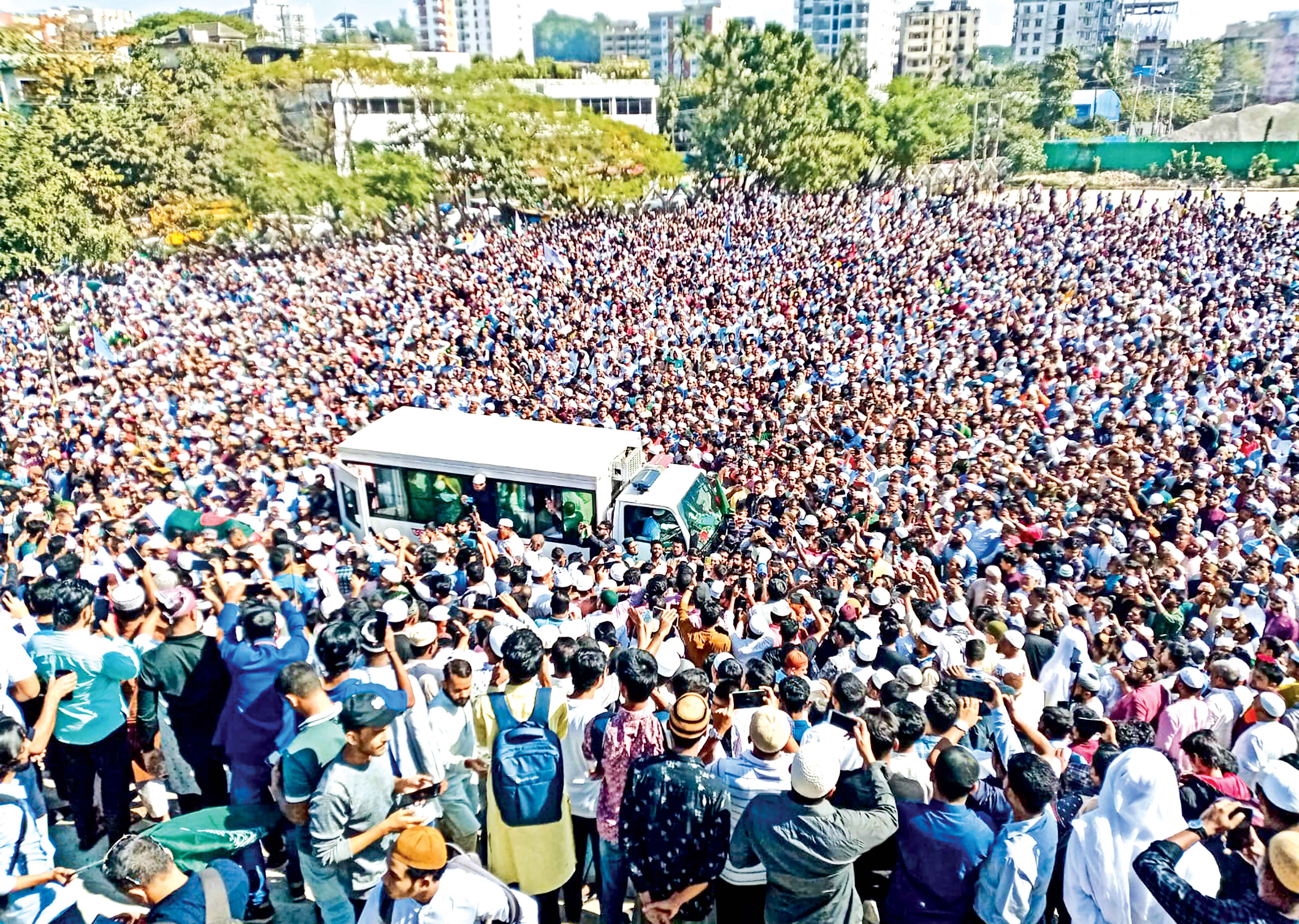 আইনজীবী সাইফুলের জানাজায় লাখো মানুষের ঢল, দাফন সম্পন্ন