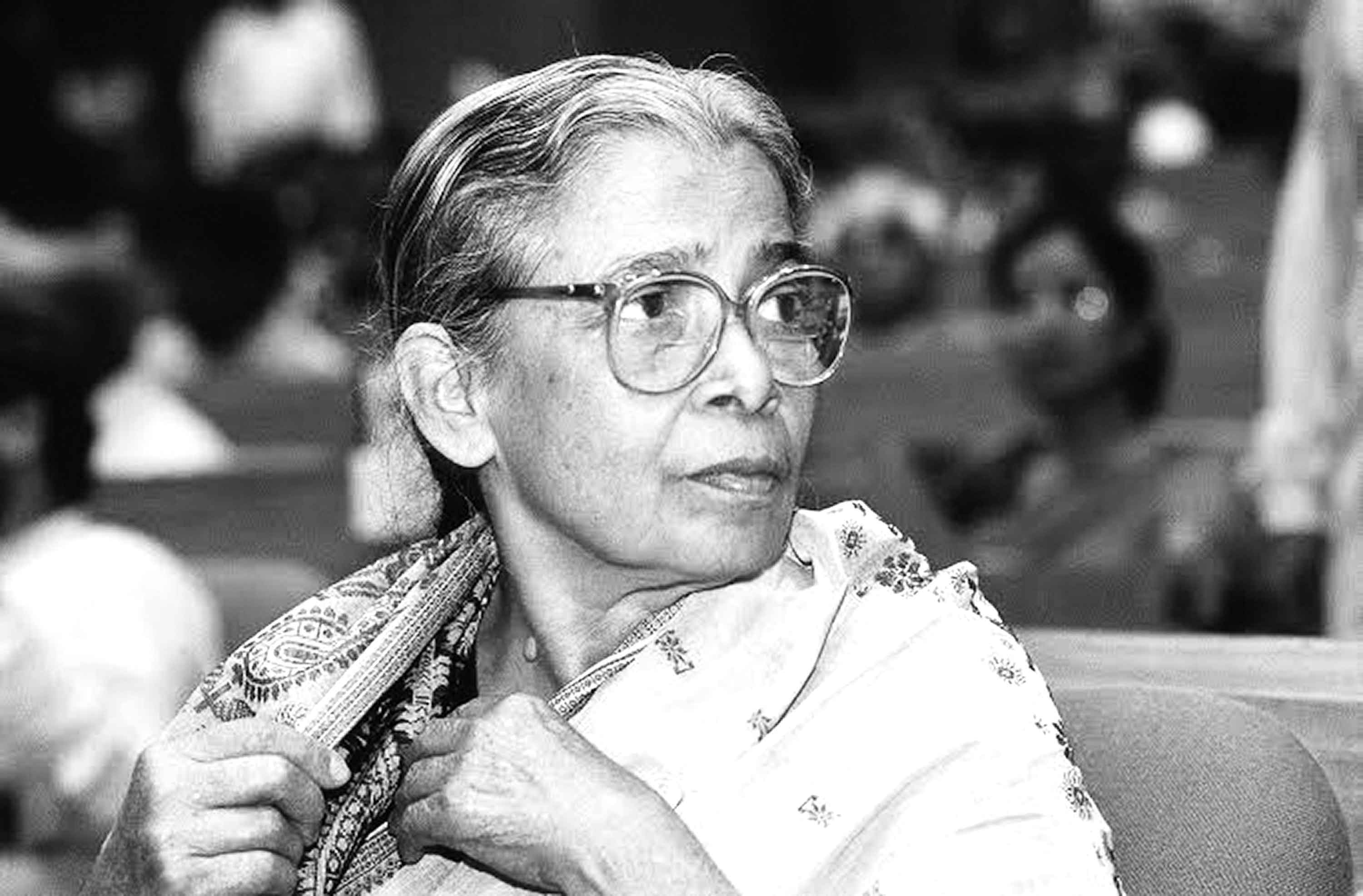 কথাসাহিত্যিক ও মানবাধিকার কর্মী মহাশ্বেতা দেবী