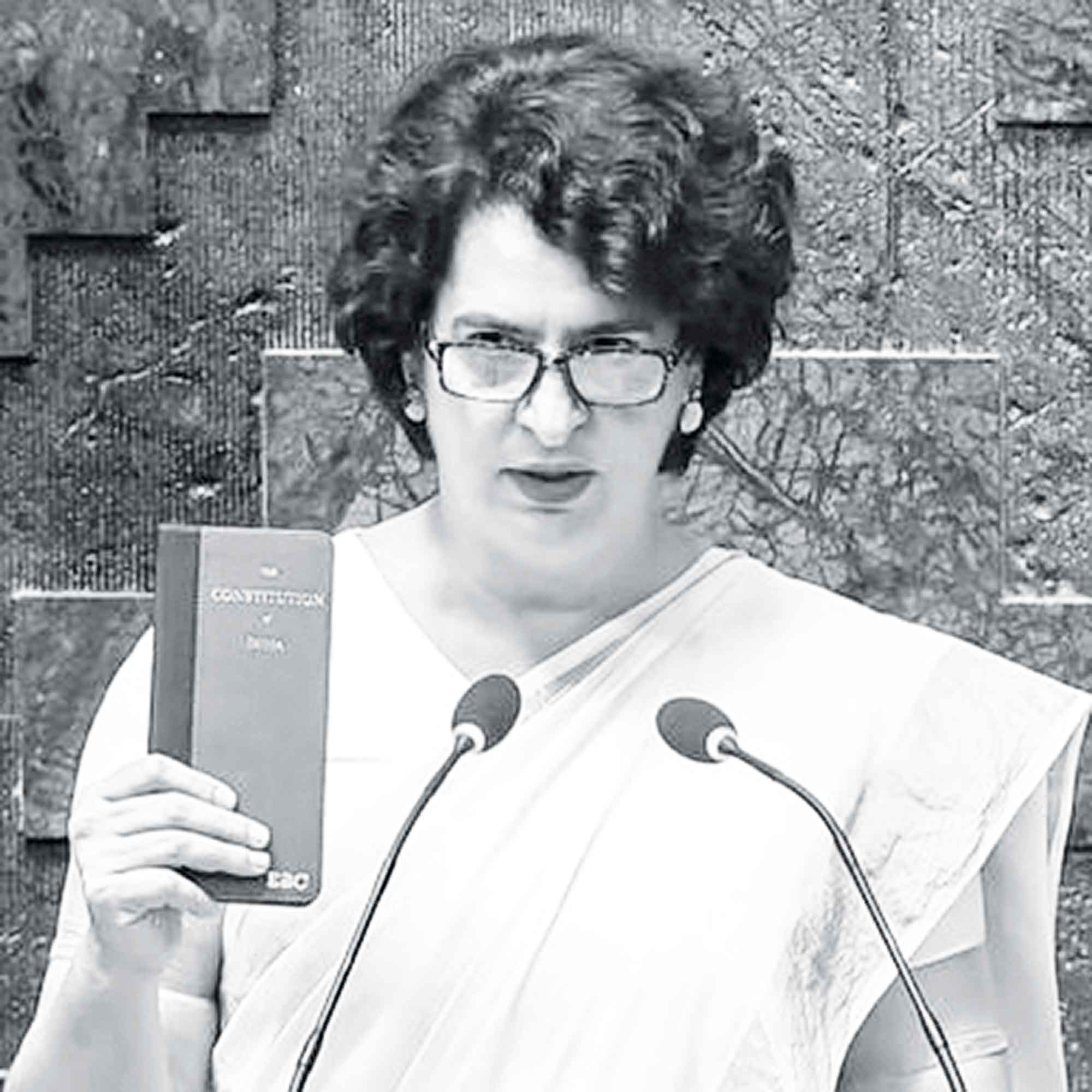 প্রথমবার লোকসভার সদস্য হিসেবে প্রিয়াঙ্কার শপথ