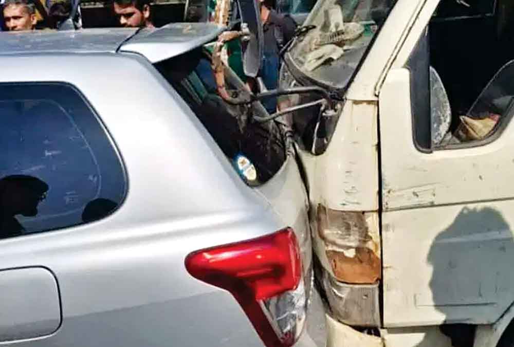 এবার ঢাকায় হাসনাত আব্দুলস্নাহর গাড়িতে 'ধাক্কা'