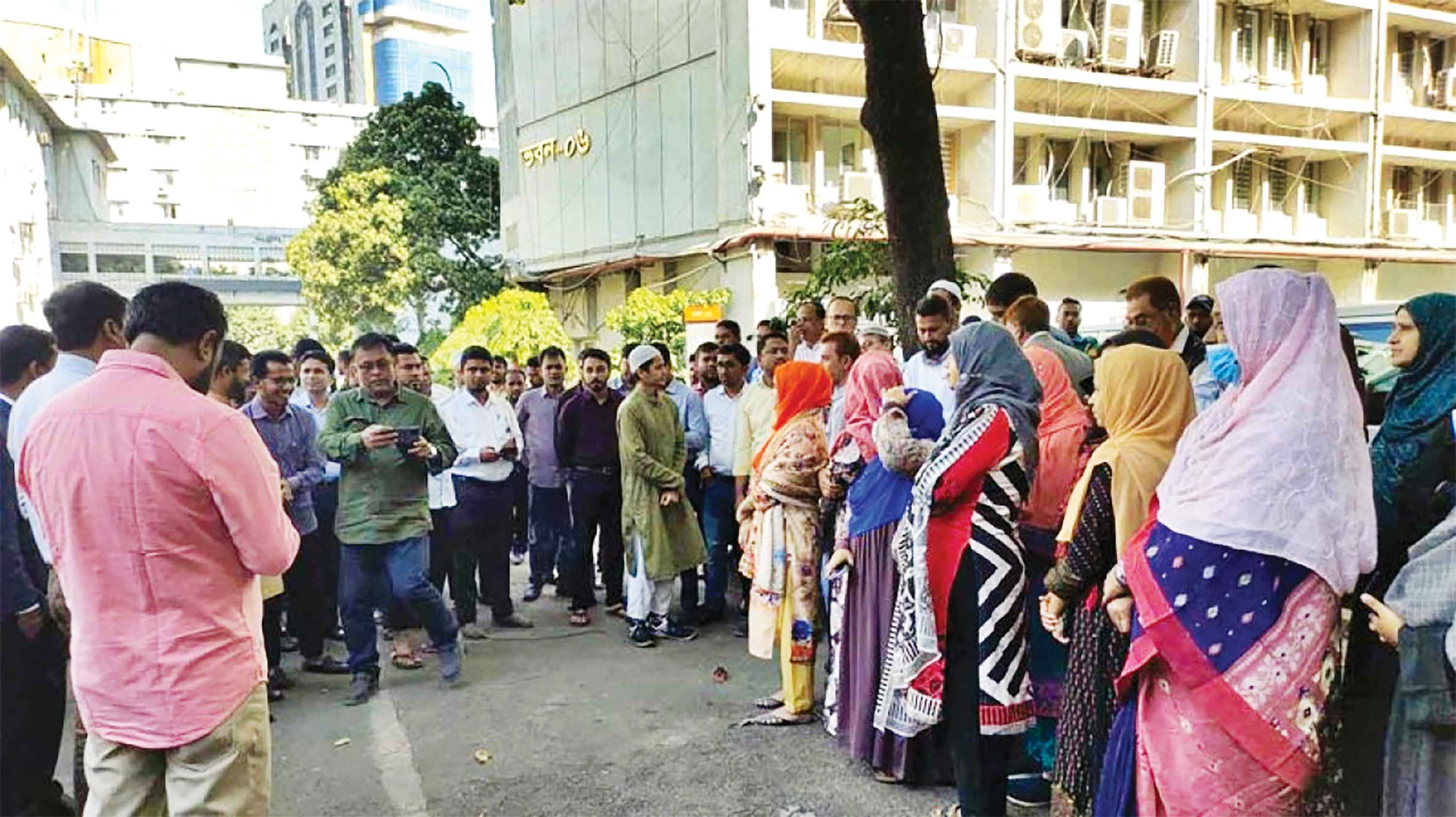 ৯ দাবিতে সচিবালয়ে মহাসমাবেশের ডাক কর্মচারীদের