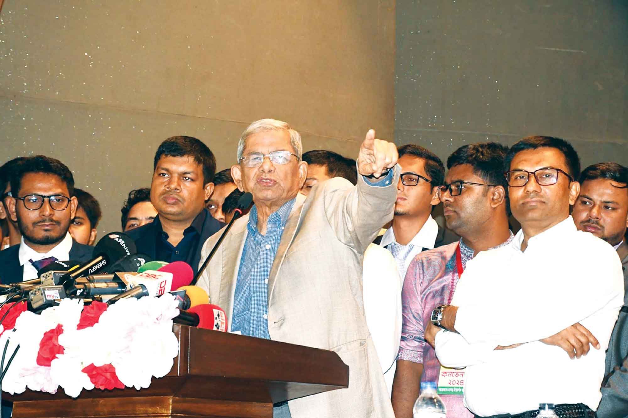 ফ্যাসিস্ট সীমান্তের ওপারে বসে নতুন নতুন ষড়যন্ত্র করছে