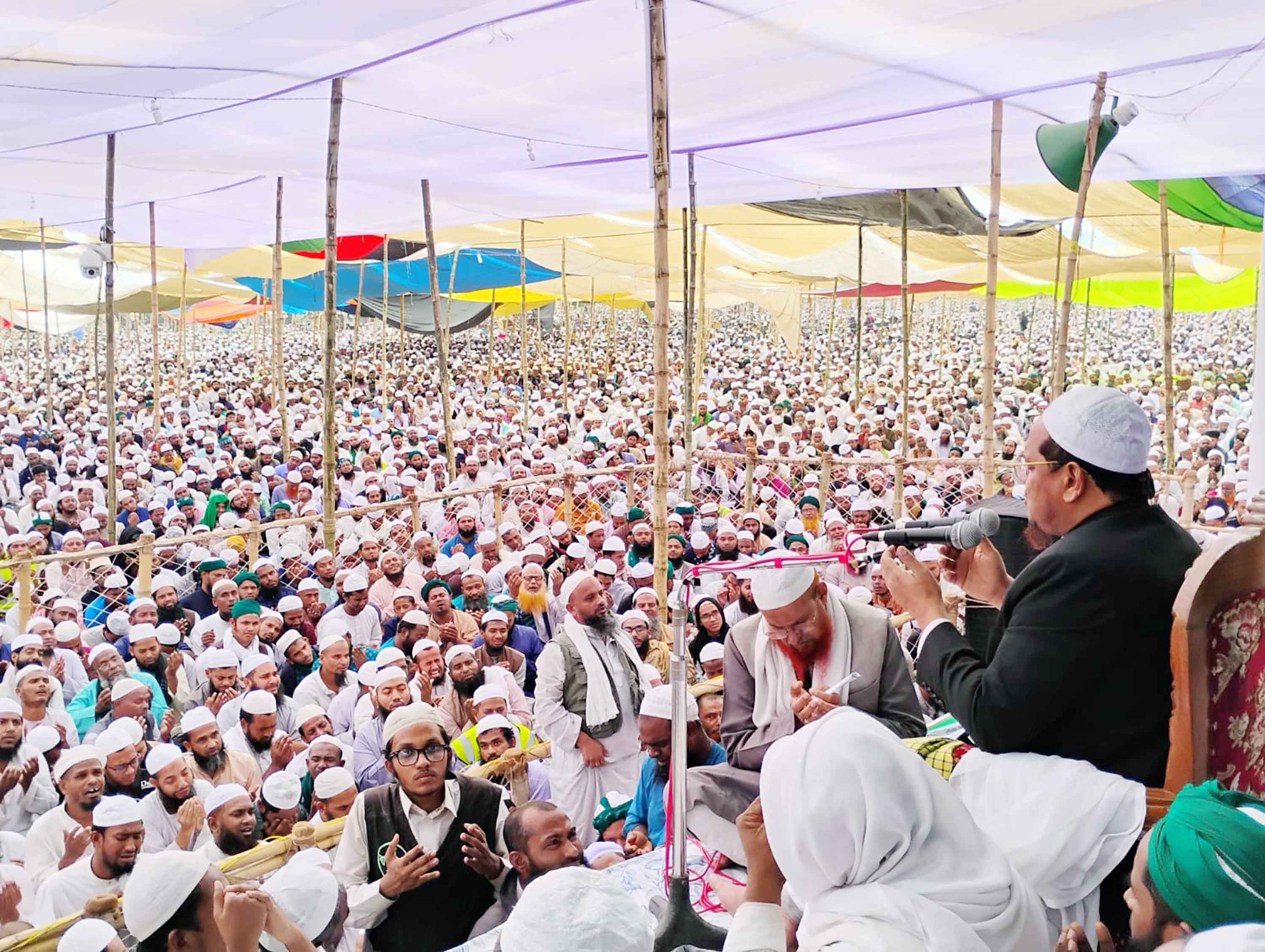 মুসলিম উম্মাহর শান্তি কামনা করে শেষ হলো চরমোনাইর বার্ষিক মাহফিল