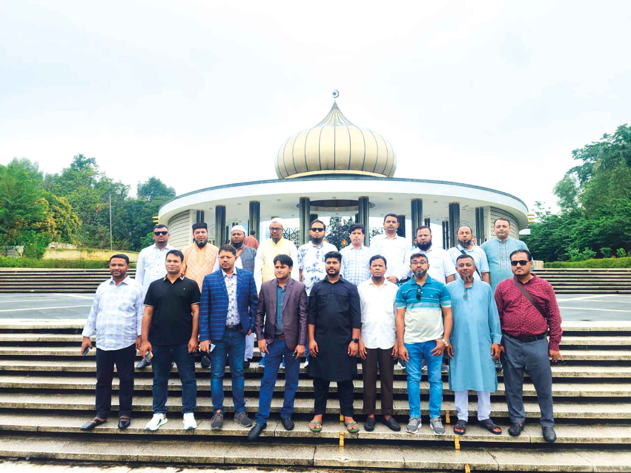 তুষার সিরামিক্সের ডিলার ও কর্মকর্তাদের মালয়েশিয়া ভ্রমণ
