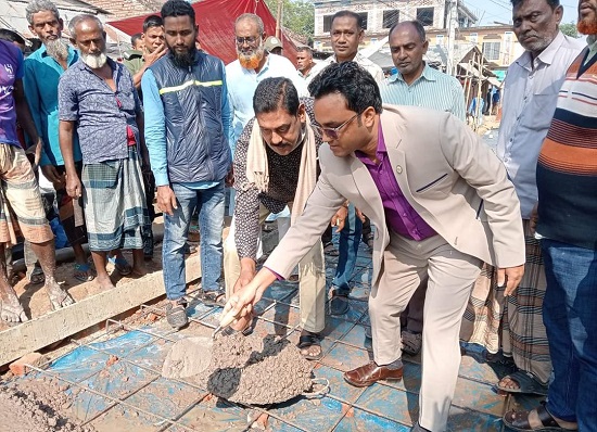 মান্দার সতীহাটে উন্নয়নমূলক কাজ পরিদর্শনে ইউএনও