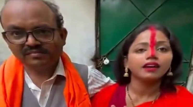 বাবাকে বিয়ে করল মেয়ে ! 