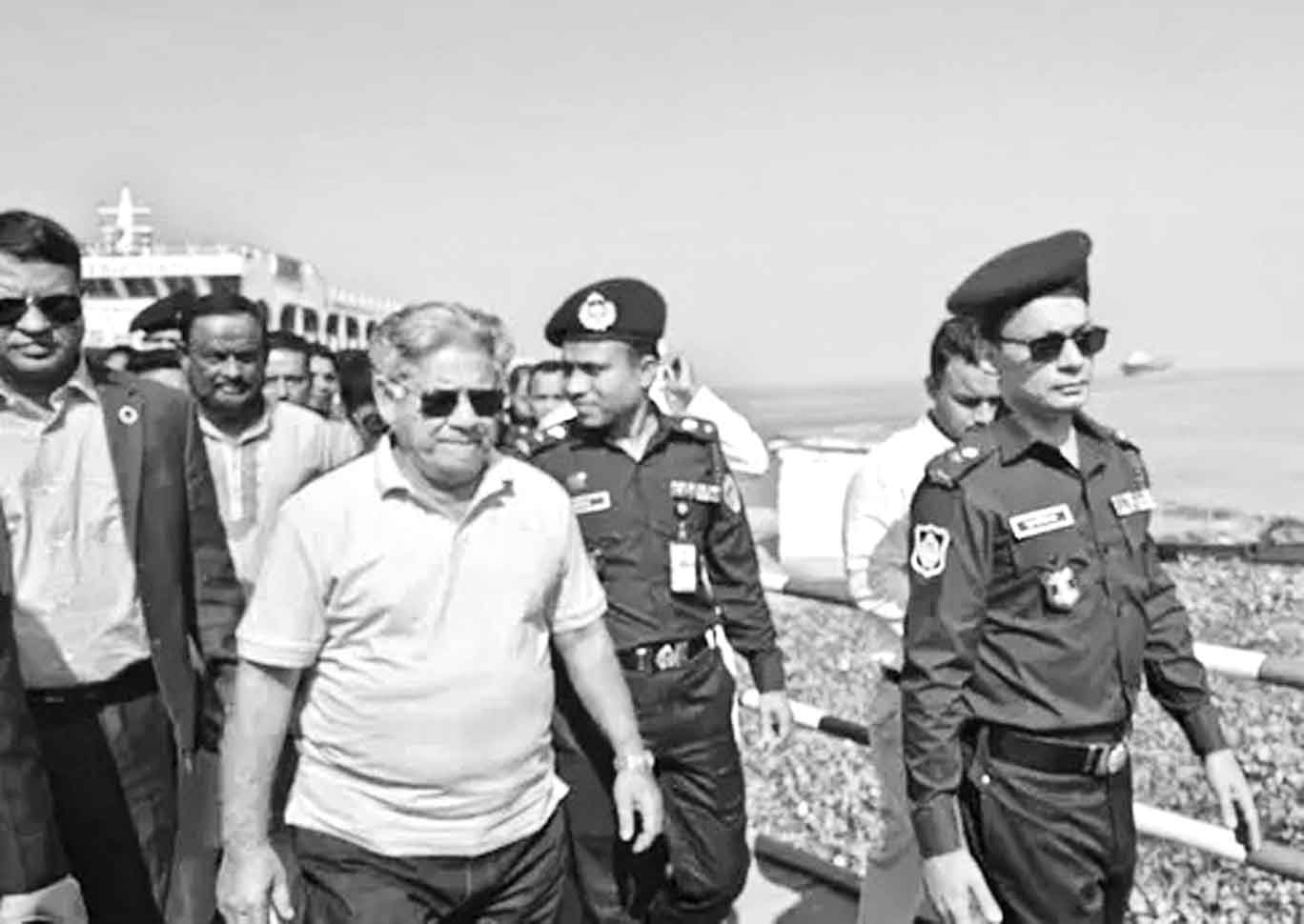 আমরা দুই দেশ বন্ধুত্ব নিয়ে থাকতে চাই :নৌ-উপদেষ্টা