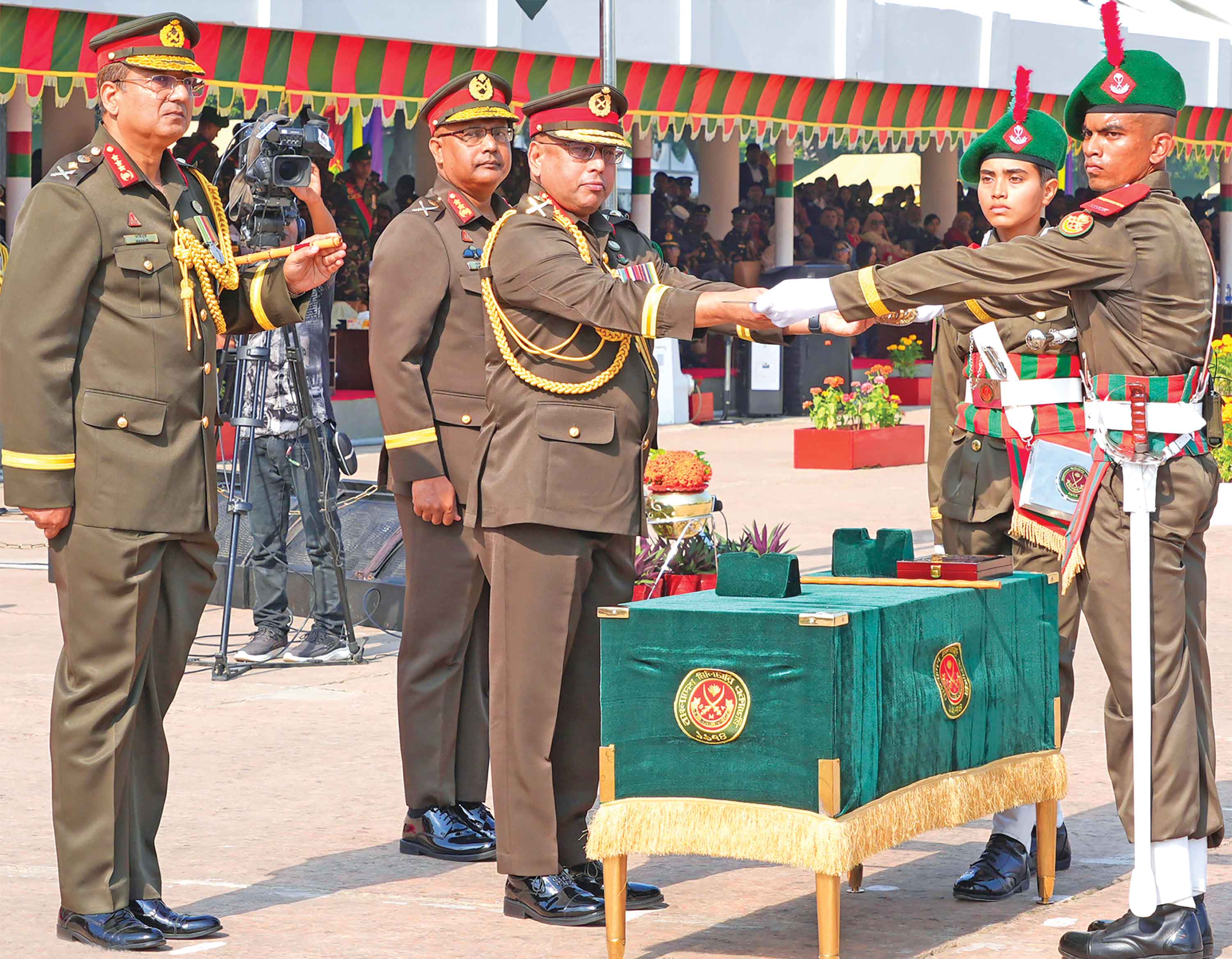 সেনাবাহিনীকে আধুনিক সমরাস্ত্রে সজ্জিত করার প্রত্যয় সেনাপ্রধানের