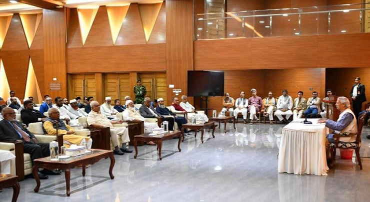 রাজনৈতিক দলগুলোর সাথে প্রধান উপদেষ্টার বৈঠক চলছে